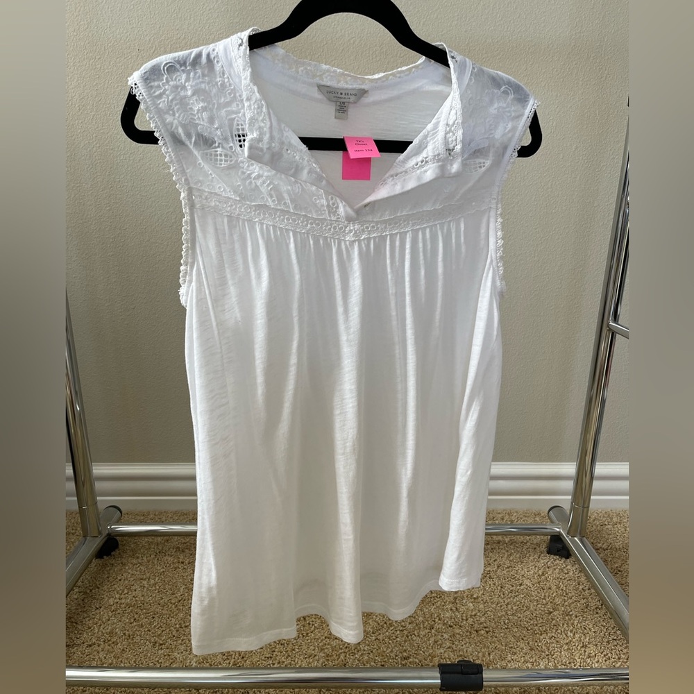 Lucky Brand White Top w/ White Eyelet Detail L/G - VGUC (134)